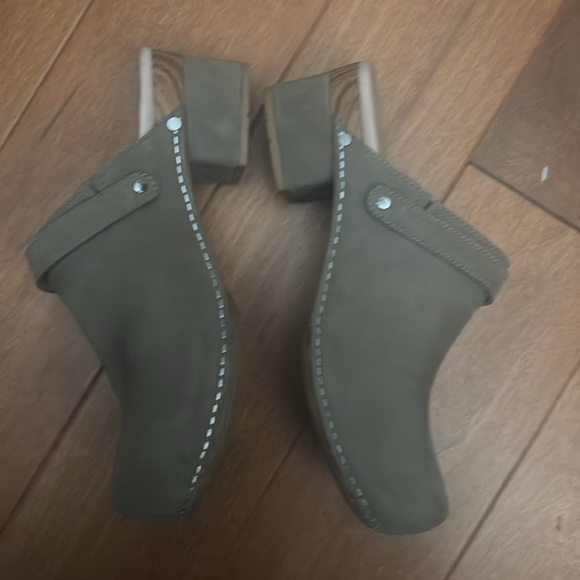 Dansko open back clogs in size 40 - Picture 3 of 4